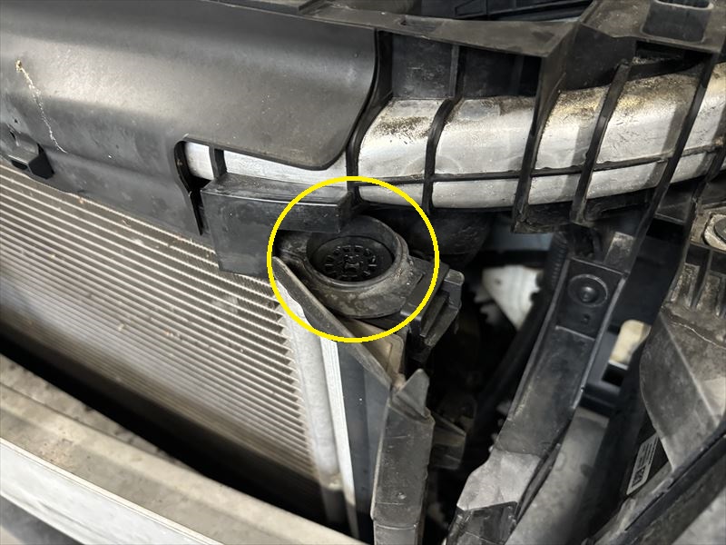 ベンツ　W117 エアコンコンプレッサー交換　修理