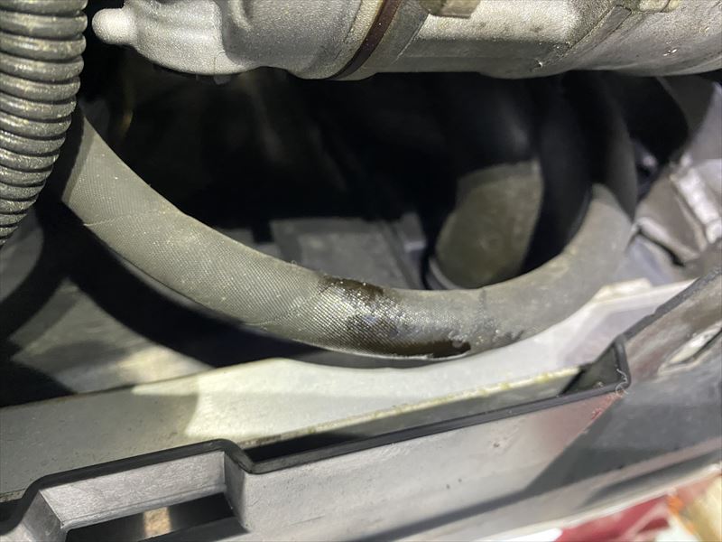 ベンツ　W117 エアコンコンプレッサー交換　修理
